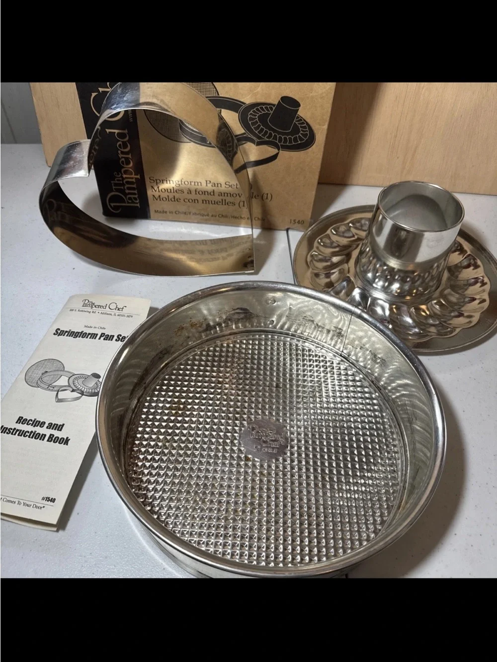 The Pampered Chef Cookie Press And Springform Pan Set